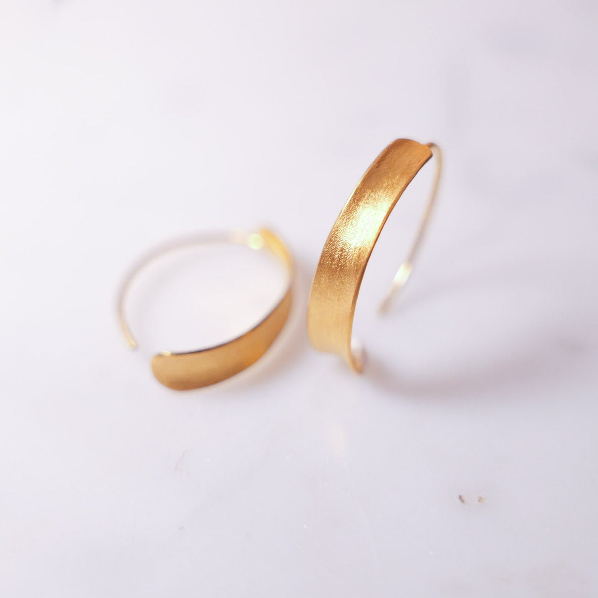 Flow Gold Hoop Earrings - Anemis